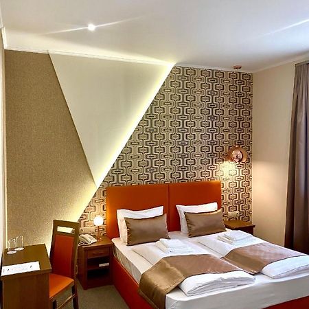Borostyan Panzio Hotel Kaposvár Buitenkant foto