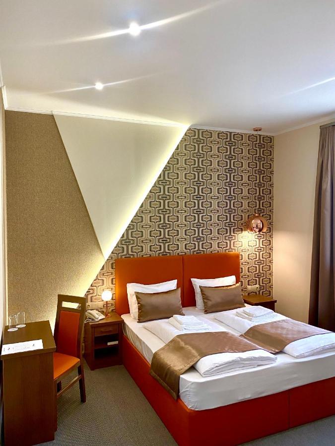 Borostyan Panzio Hotel Kaposvár Buitenkant foto