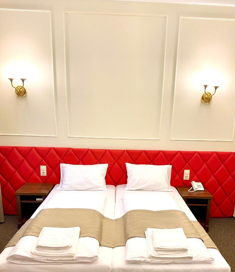 Borostyan Panzio Hotel Kaposvár Buitenkant foto