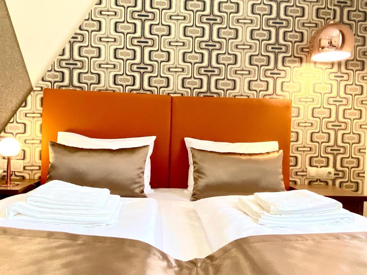 Borostyan Panzio Hotel Kaposvár Buitenkant foto