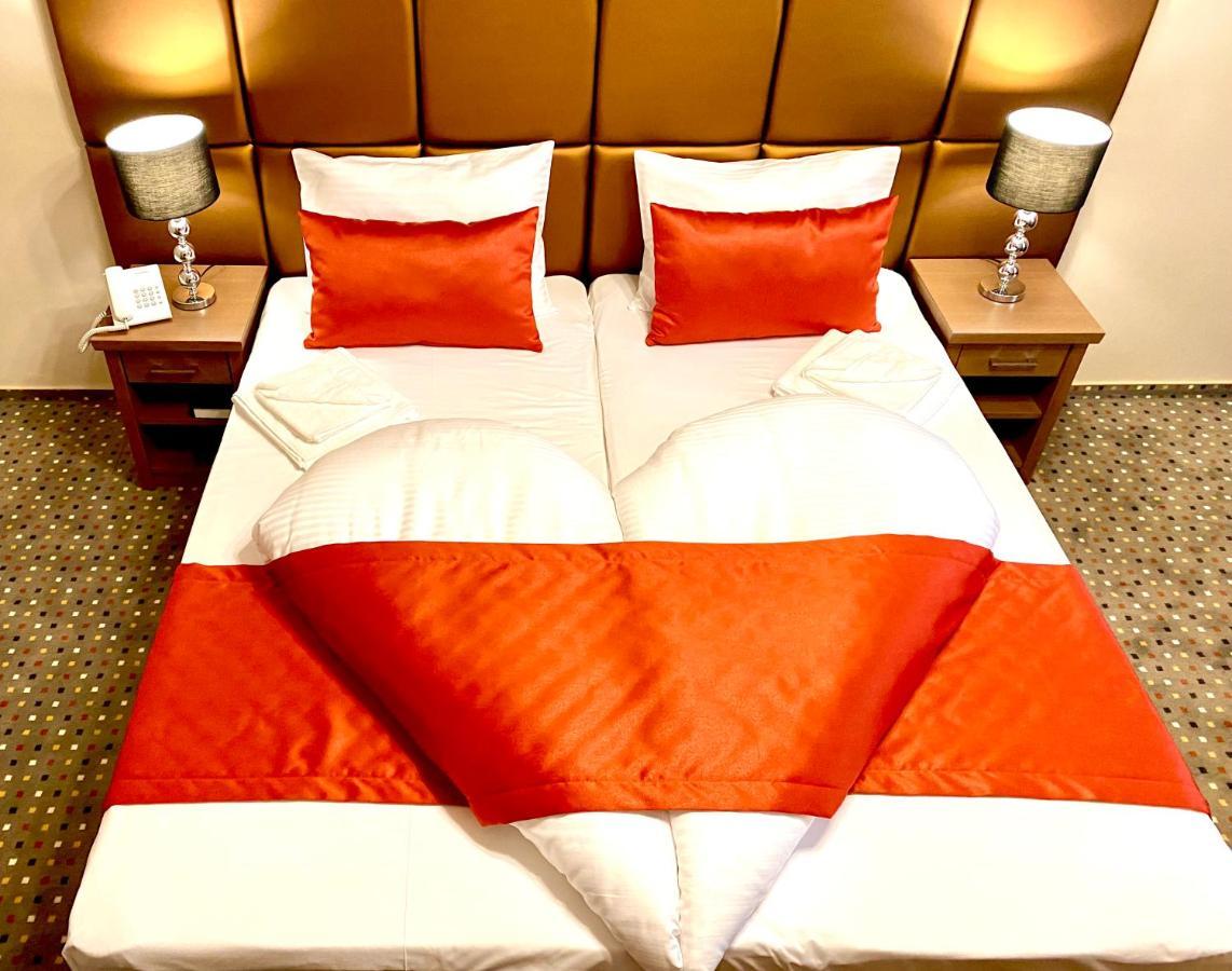 Borostyan Panzio Hotel Kaposvár Buitenkant foto