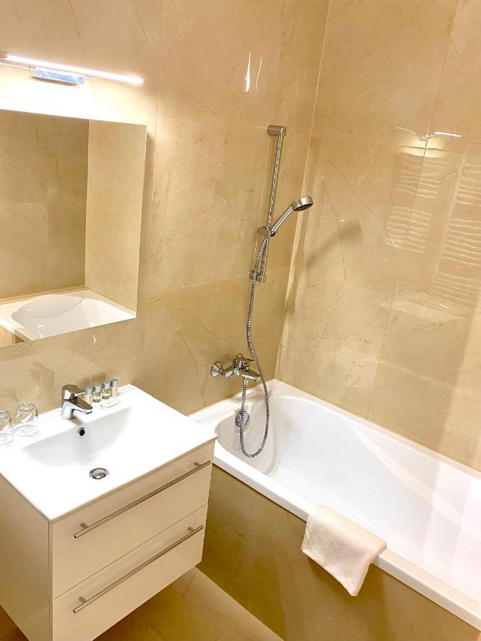 Borostyan Panzio Hotel Kaposvár Buitenkant foto