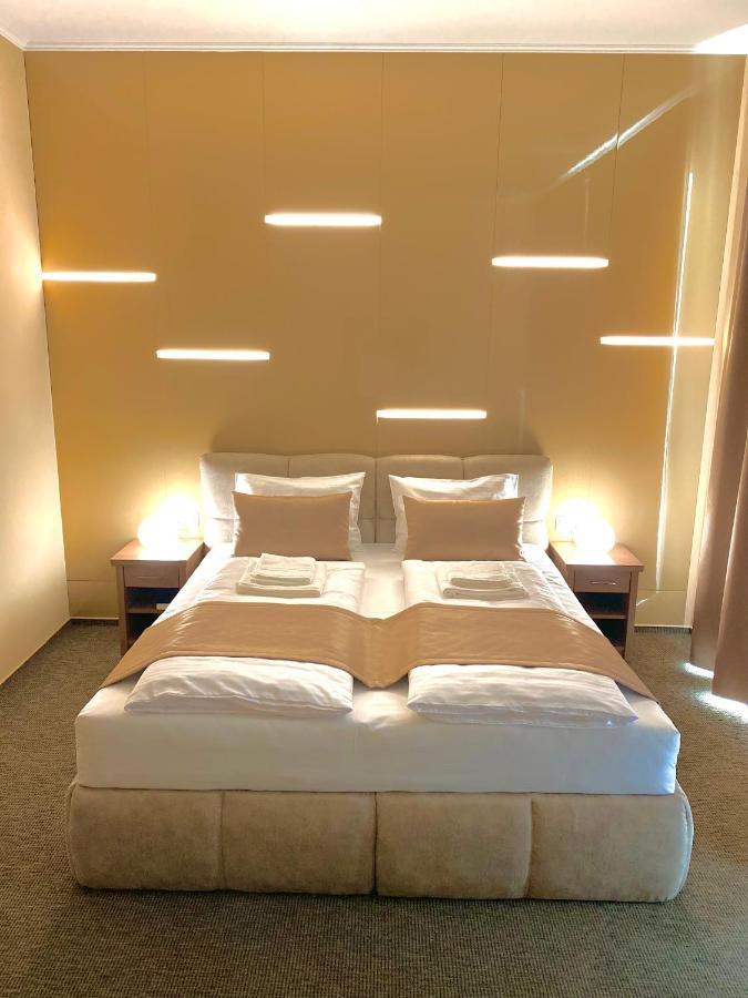 Borostyan Panzio Hotel Kaposvár Buitenkant foto