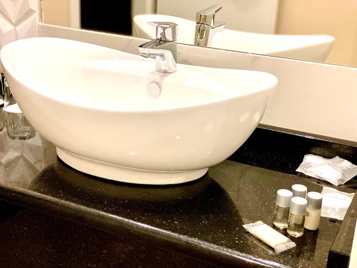 Borostyan Panzio Hotel Kaposvár Buitenkant foto