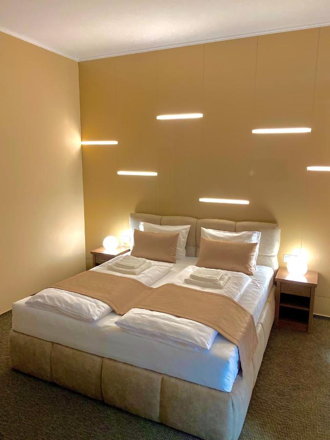 Borostyan Panzio Hotel Kaposvár Buitenkant foto