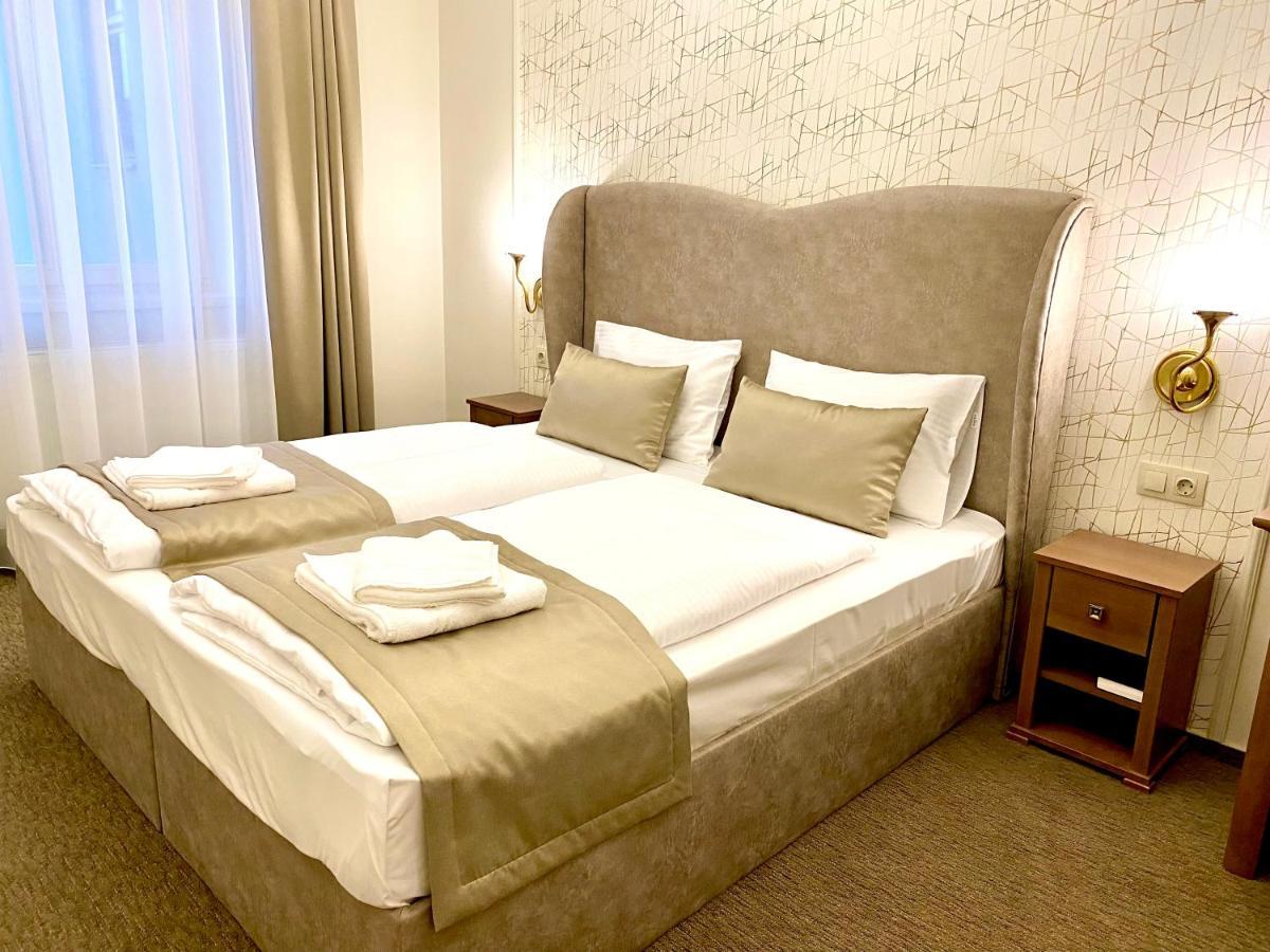 Borostyan Panzio Hotel Kaposvár Buitenkant foto