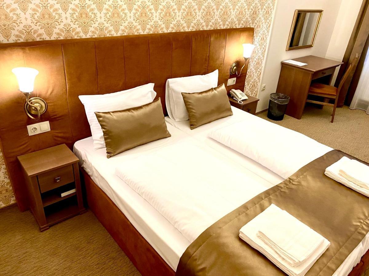Borostyan Panzio Hotel Kaposvár Buitenkant foto