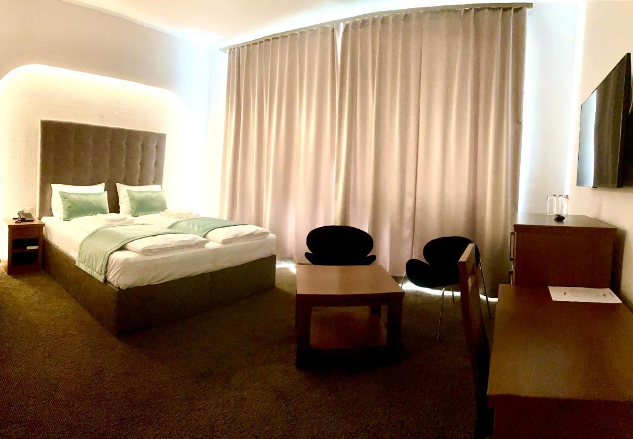 Borostyan Panzio Hotel Kaposvár Buitenkant foto