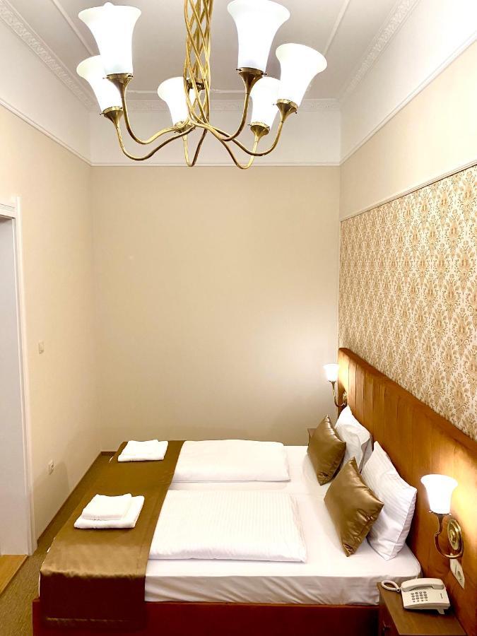 Borostyan Panzio Hotel Kaposvár Buitenkant foto