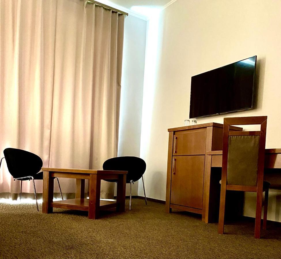 Borostyan Panzio Hotel Kaposvár Buitenkant foto