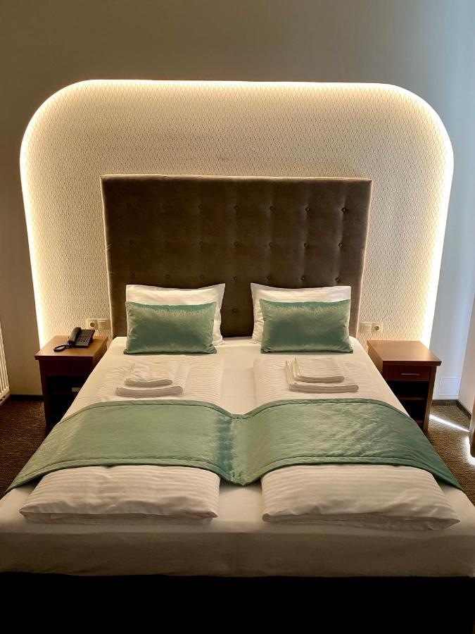 Borostyan Panzio Hotel Kaposvár Buitenkant foto